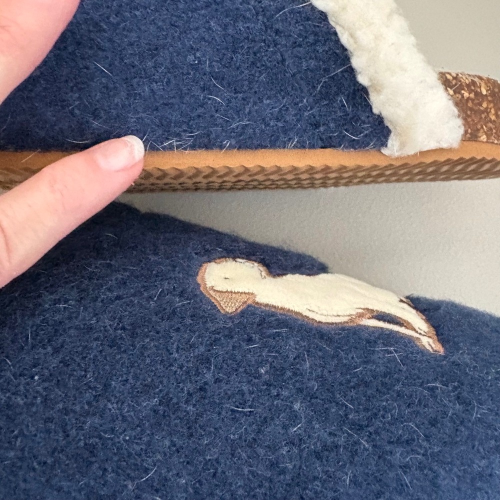 Lands End Women's Cozy Blue Embroidered Dog Slippers Sherpa Lined Sz 9B Comfy - Picture 8 of 12
